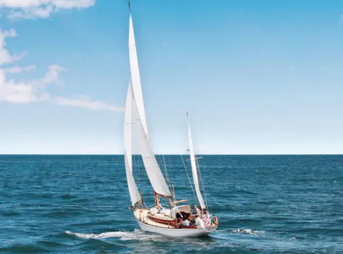 Noleggio barca Taormina – yacht sullo Ionio con costa siciliana, con o senza skipper