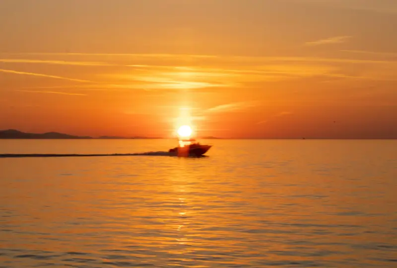 Sunset Boat Tour a Taormina di gruppo con aperitivo
